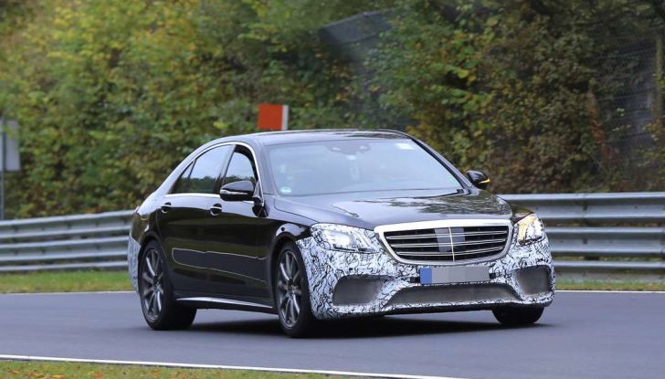 Mercedes AMG S63 Facelift nuove foto spia dei test su pista - Foto 1 di 24