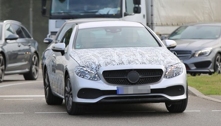 Mercedes Classe E Coupe, foto spia della nuova generazione - Foto 10 di 22