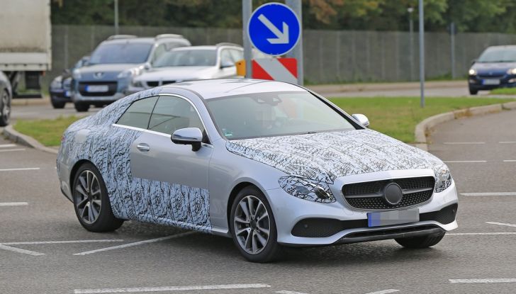 Mercedes Classe E Coupe, foto spia della nuova generazione - Foto 11 di 22