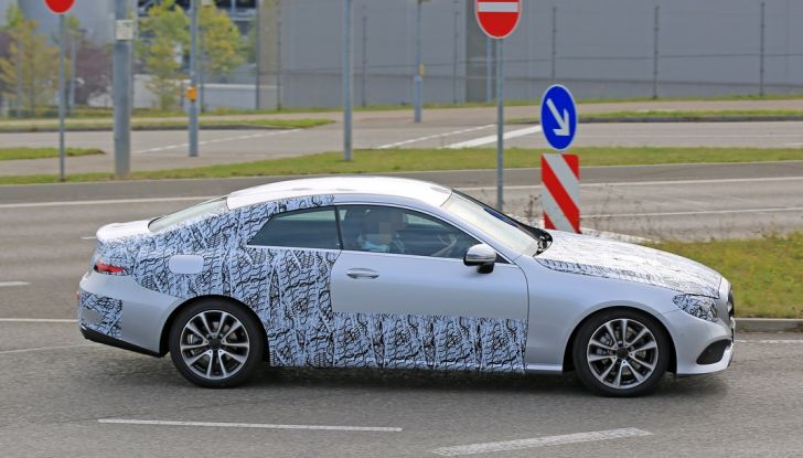 Mercedes Classe E Coupe, foto spia della nuova generazione - Foto 13 di 22