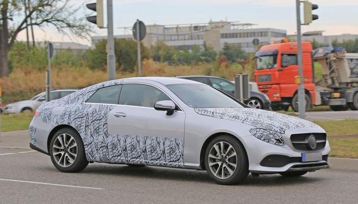 Mercedes Classe E Coupe, foto spia della nuova generazione - Foto 18 di 22