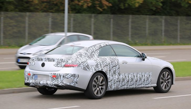 Mercedes Classe E Coupe, foto spia della nuova generazione - Foto 21 di 22