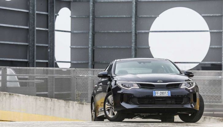 Nuova Kia Optima Plug-in Hybrid prova su strada, dotazioni e caratteristiche tecniche - Foto 7 di 51
