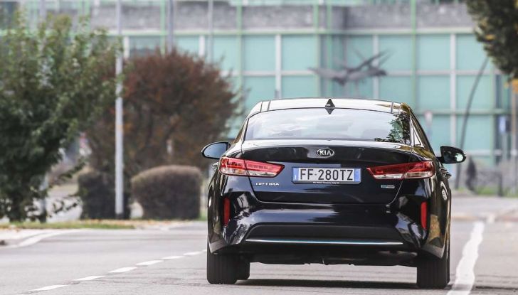Nuova Kia Optima Plug-in Hybrid prova su strada, dotazioni e caratteristiche tecniche - Foto 8 di 51
