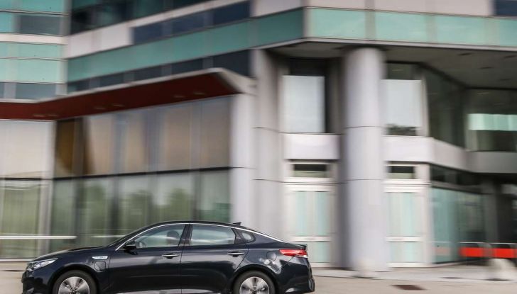 Nuova Kia Optima Plug-in Hybrid prova su strada, dotazioni e caratteristiche tecniche - Foto 15 di 51