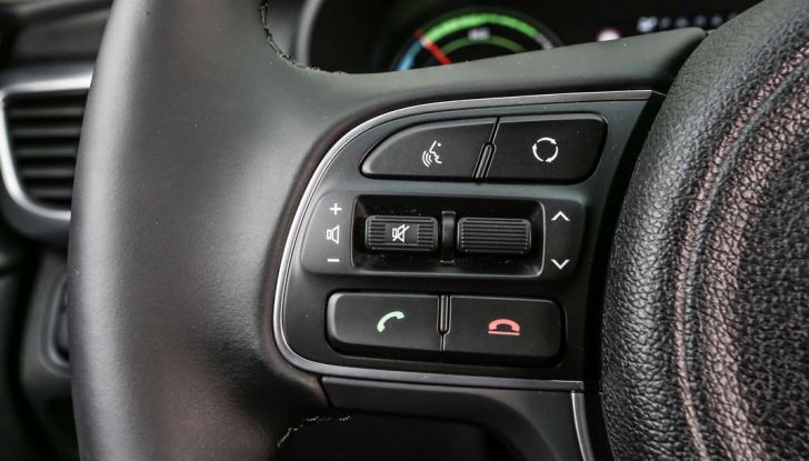 Nuova Kia Optima Plug-in Hybrid prova su strada, dotazioni e caratteristiche tecniche - Foto 17 di 51