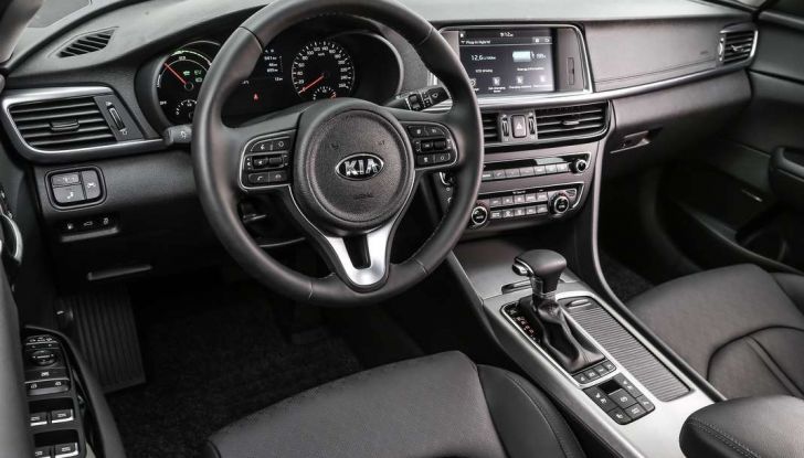 Nuova Kia Optima Plug-in Hybrid prova su strada, dotazioni e caratteristiche tecniche - Foto 18 di 51