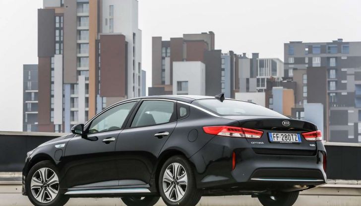 Nuova Kia Optima Plug-in Hybrid prova su strada, dotazioni e caratteristiche tecniche - Foto 29 di 51