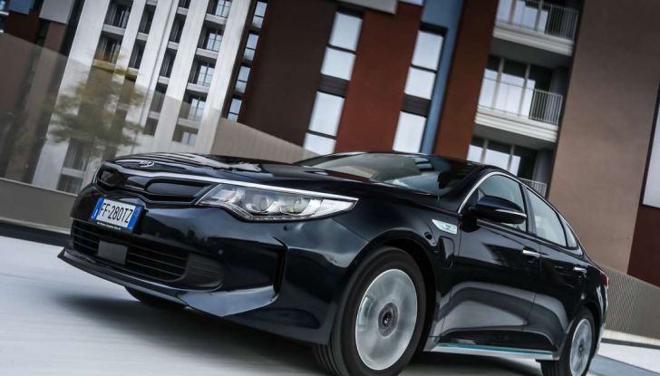 Nuova Kia Optima Plug-in Hybrid prova su strada, dotazioni e caratteristiche tecniche - Foto 3 di 51