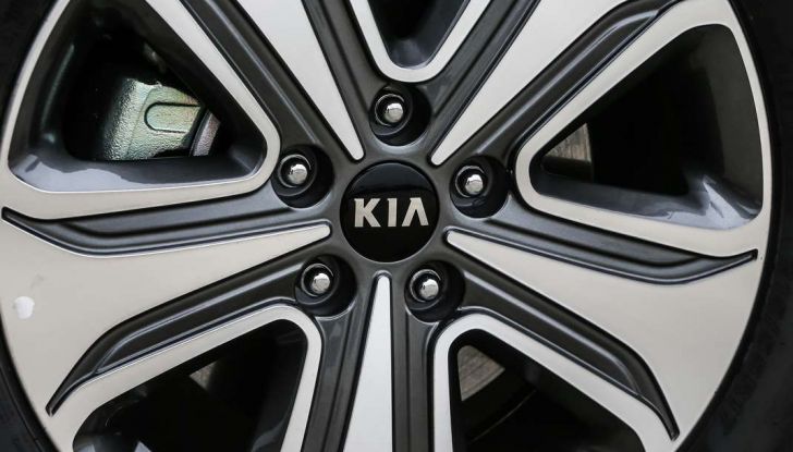 Nuova Kia Optima Plug-in Hybrid prova su strada, dotazioni e caratteristiche tecniche - Foto 41 di 51