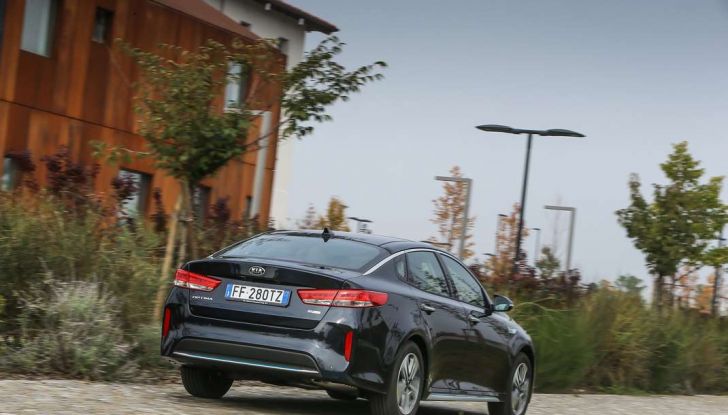Nuova Kia Optima Plug-in Hybrid prova su strada, dotazioni e caratteristiche tecniche - Foto 47 di 51