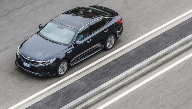 Nuova Kia Optima Plug-in Hybrid prova su strada, dotazioni e caratteristiche tecniche - Foto 5 di 51