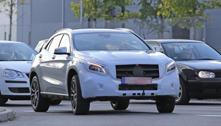 Nuova Mercedes GLA, le prime foto spia dei test autunnali - Foto 6 di 13