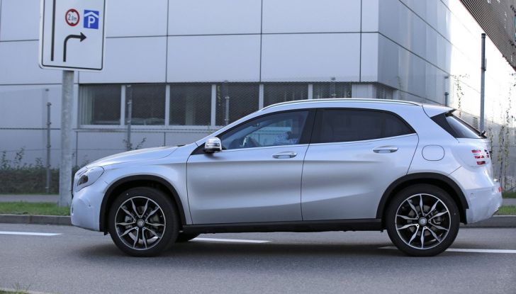 Nuova Mercedes GLA, le prime foto spia dei test autunnali - Foto 11 di 13