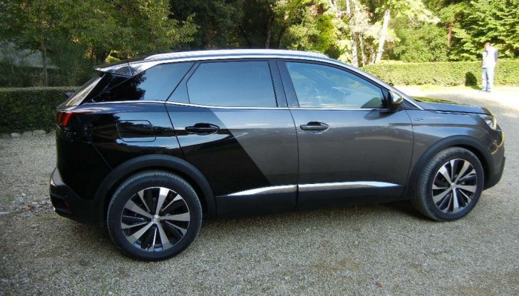 Nuova Peugeot 3008 prova su strada, prezzi e allestimenti - Foto 12 di 38
