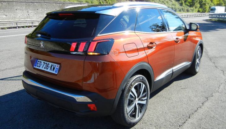 Nuova Peugeot 3008 prova su strada, prezzi e allestimenti - Foto 6 di 38