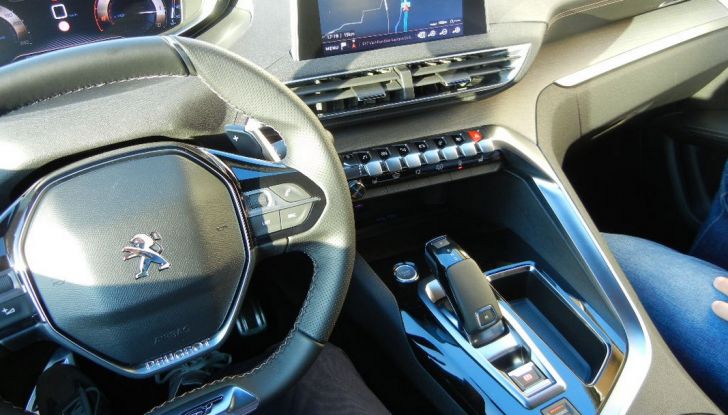 Nuova Peugeot 3008 prova su strada, prezzi e allestimenti - Foto 22 di 38