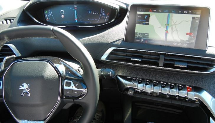 Nuova Peugeot 3008 prova su strada, prezzi e allestimenti - Foto 8 di 38