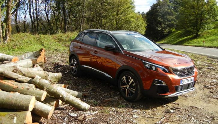Nuova Peugeot 3008 prova su strada, prezzi e allestimenti - Foto 3 di 38