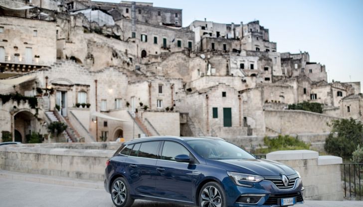 Nuova Renault Megane Sporter prova su strada, prezzi e motorizzazioni - Foto 6 di 56