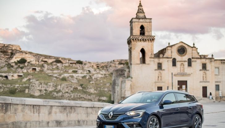 Nuova Renault Megane Sporter prova su strada, prezzi e motorizzazioni - Foto 9 di 56