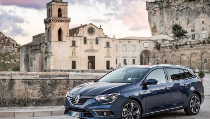 Nuova Renault Megane Sporter prova su strada, prezzi e motorizzazioni - Foto 16 di 56