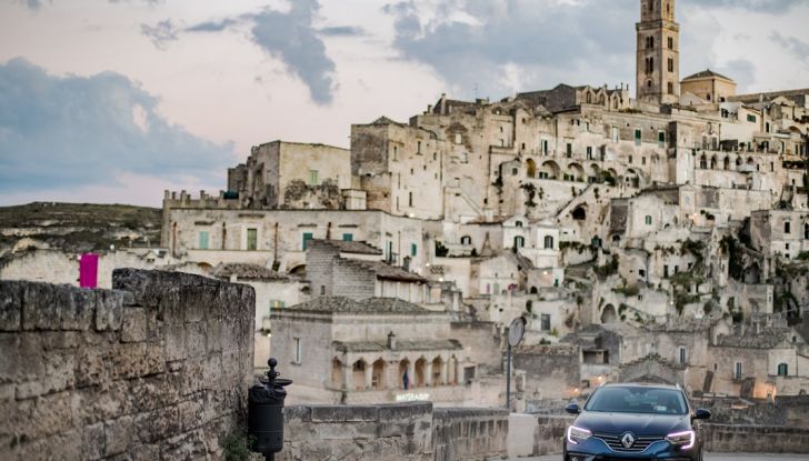 Nuova Renault Megane Sporter prova su strada, prezzi e motorizzazioni - Foto 18 di 56