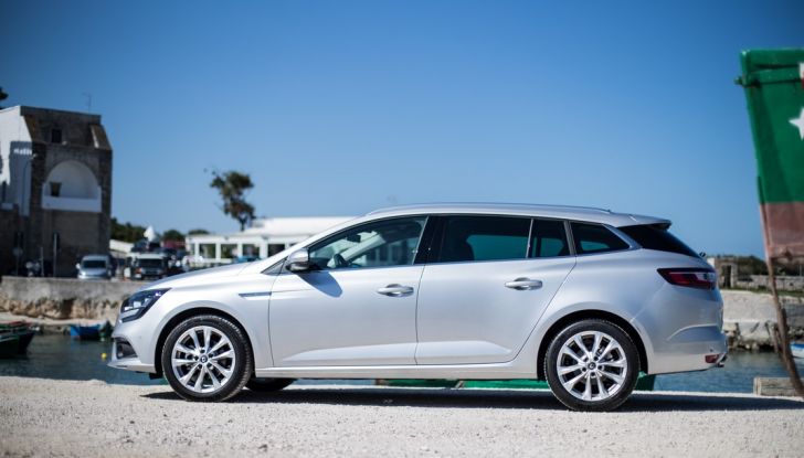Nuova Renault Megane Sporter prova su strada, prezzi e motorizzazioni - Foto 32 di 56
