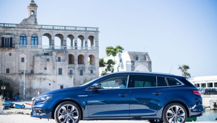 Nuova Renault Megane Sporter prova su strada, prezzi e motorizzazioni - Foto 36 di 56