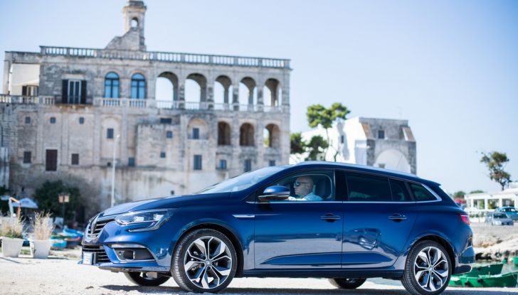 Nuova Renault Megane Sporter prova su strada, prezzi e motorizzazioni - Foto 37 di 56