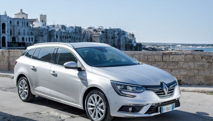 Nuova Renault Megane Sporter prova su strada, prezzi e motorizzazioni - Foto 10 di 56