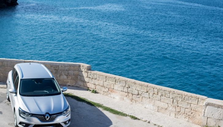 Nuova Renault Megane Sporter prova su strada, prezzi e motorizzazioni - Foto 11 di 56