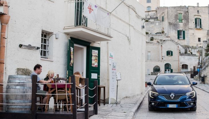 Nuova Renault Megane Sporter prova su strada, prezzi e motorizzazioni - Foto 14 di 56