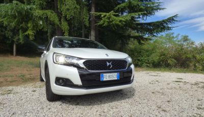 Prova su strada DS 4 Crossback BlueHDI 120: impressioni, allestimenti e prezzi