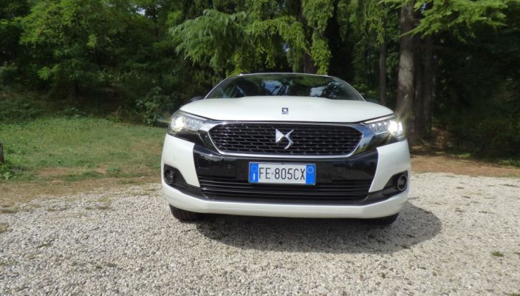 Prova su strada DS 4 Crossback BlueHDI 120: impressioni, allestimenti e prezzi - Foto 2 di 32