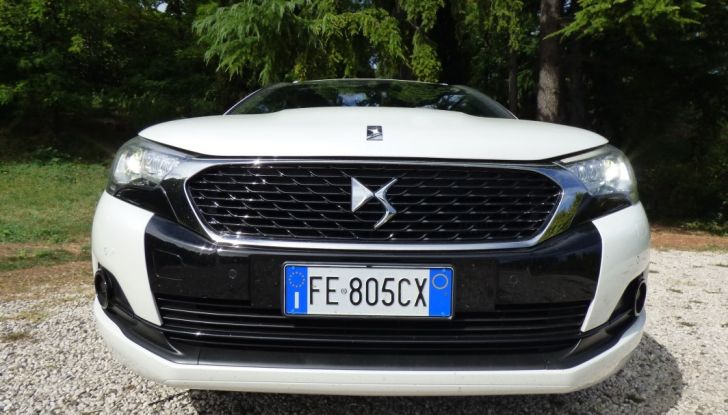 Prova su strada DS 4 Crossback BlueHDI 120: impressioni, allestimenti e prezzi - Foto 3 di 32