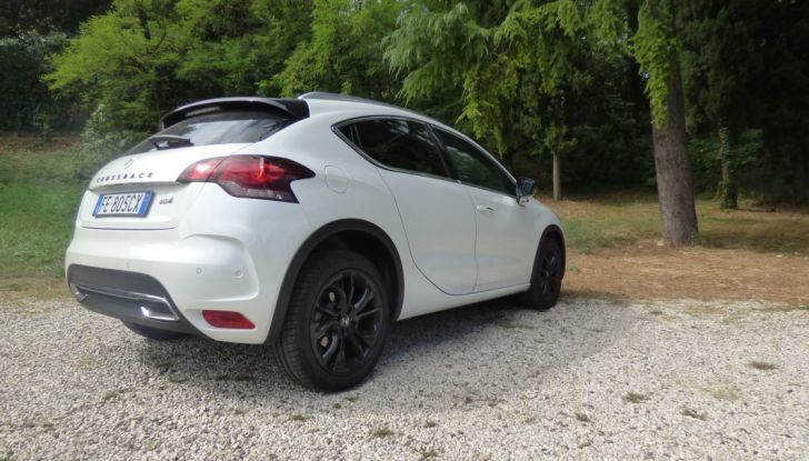 Prova su strada DS 4 Crossback BlueHDI 120: impressioni, allestimenti e prezzi - Foto 14 di 32