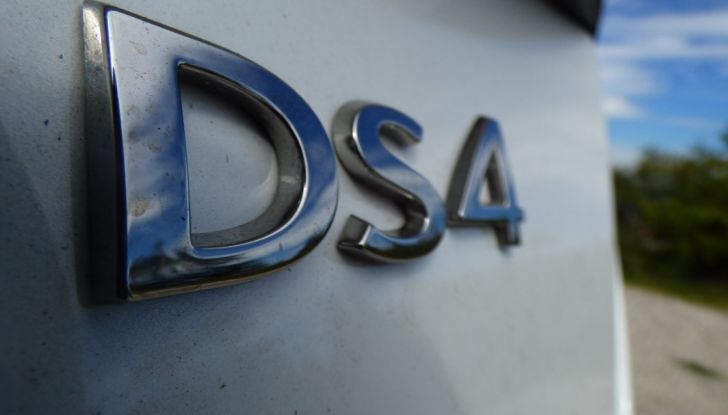 Prova su strada DS 4 Crossback BlueHDI 120: impressioni, allestimenti e prezzi - Foto 18 di 32