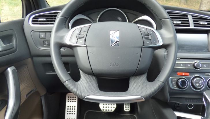 Prova su strada DS 4 Crossback BlueHDI 120: impressioni, allestimenti e prezzi - Foto 23 di 32