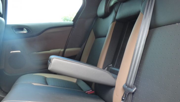 Prova su strada DS 4 Crossback BlueHDI 120: impressioni, allestimenti e prezzi - Foto 25 di 32