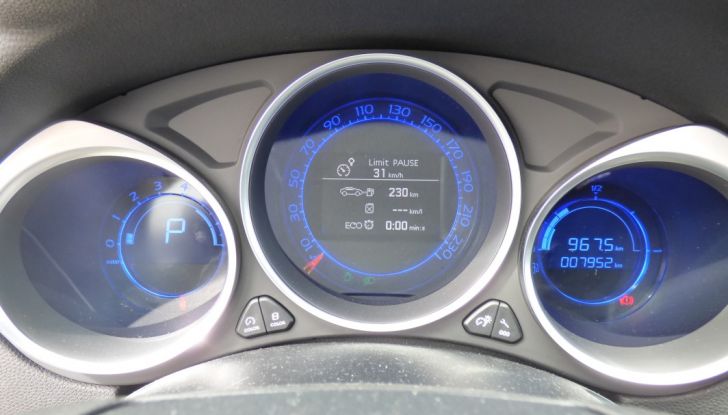 Prova su strada DS 4 Crossback BlueHDI 120: impressioni, allestimenti e prezzi - Foto 28 di 32