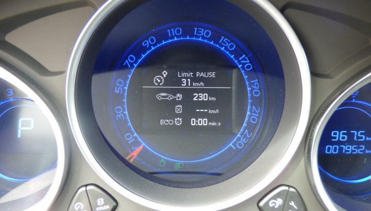 Prova su strada DS 4 Crossback BlueHDI 120: impressioni, allestimenti e prezzi - Foto 29 di 32