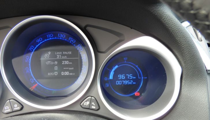 Prova su strada DS 4 Crossback BlueHDI 120: impressioni, allestimenti e prezzi - Foto 31 di 32