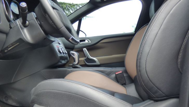 Prova su strada DS 4 Crossback BlueHDI 120: impressioni, allestimenti e prezzi - Foto 32 di 32