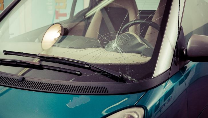Tutto quello che c’è da sapere sulla polizza cristalli dell’auto - Foto 2 di 11