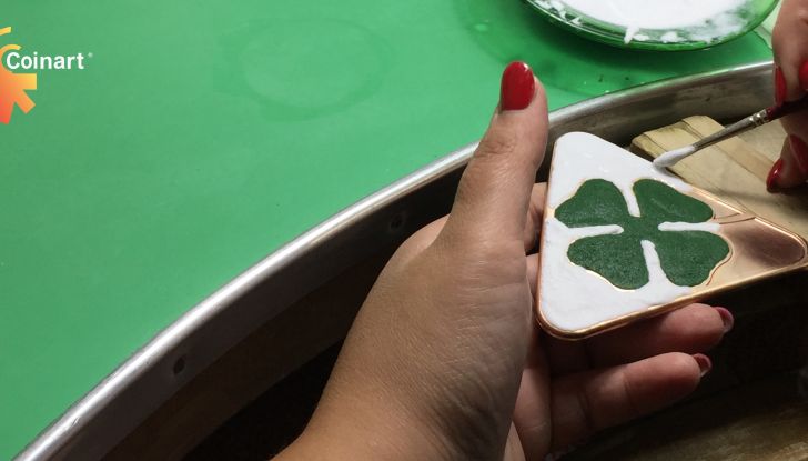 La storia di Coinart: Il logo Quadrifoglio dipinto a mano, proprio come Ferrari - Foto 3 di 7