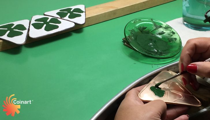 La storia di Coinart: Il logo Quadrifoglio dipinto a mano, proprio come Ferrari - Foto 6 di 7