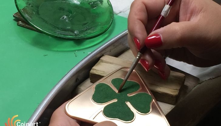 La storia di Coinart: Il logo Quadrifoglio dipinto a mano, proprio come Ferrari - Foto 7 di 7