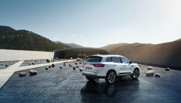 Renault Koleos​ svelata a Parigi la nuova crossover che potrebbe diventare ibrida - Foto 8 di 12