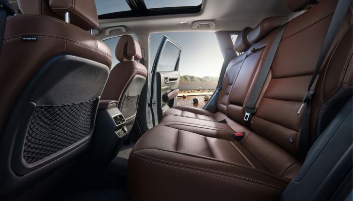 Renault Koleos​ svelata a Parigi la nuova crossover che potrebbe diventare ibrida - Foto 12 di 12